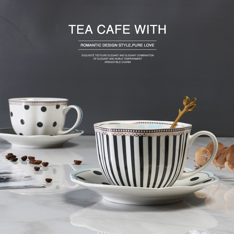 Xícaras e pratos de café de ce - Coffee Tea English avaliação e preço
