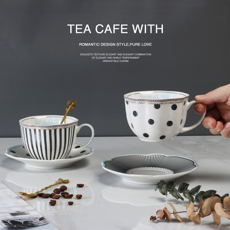 Xícaras e pratos de café de ce - Coffee Tea English avaliação e preço